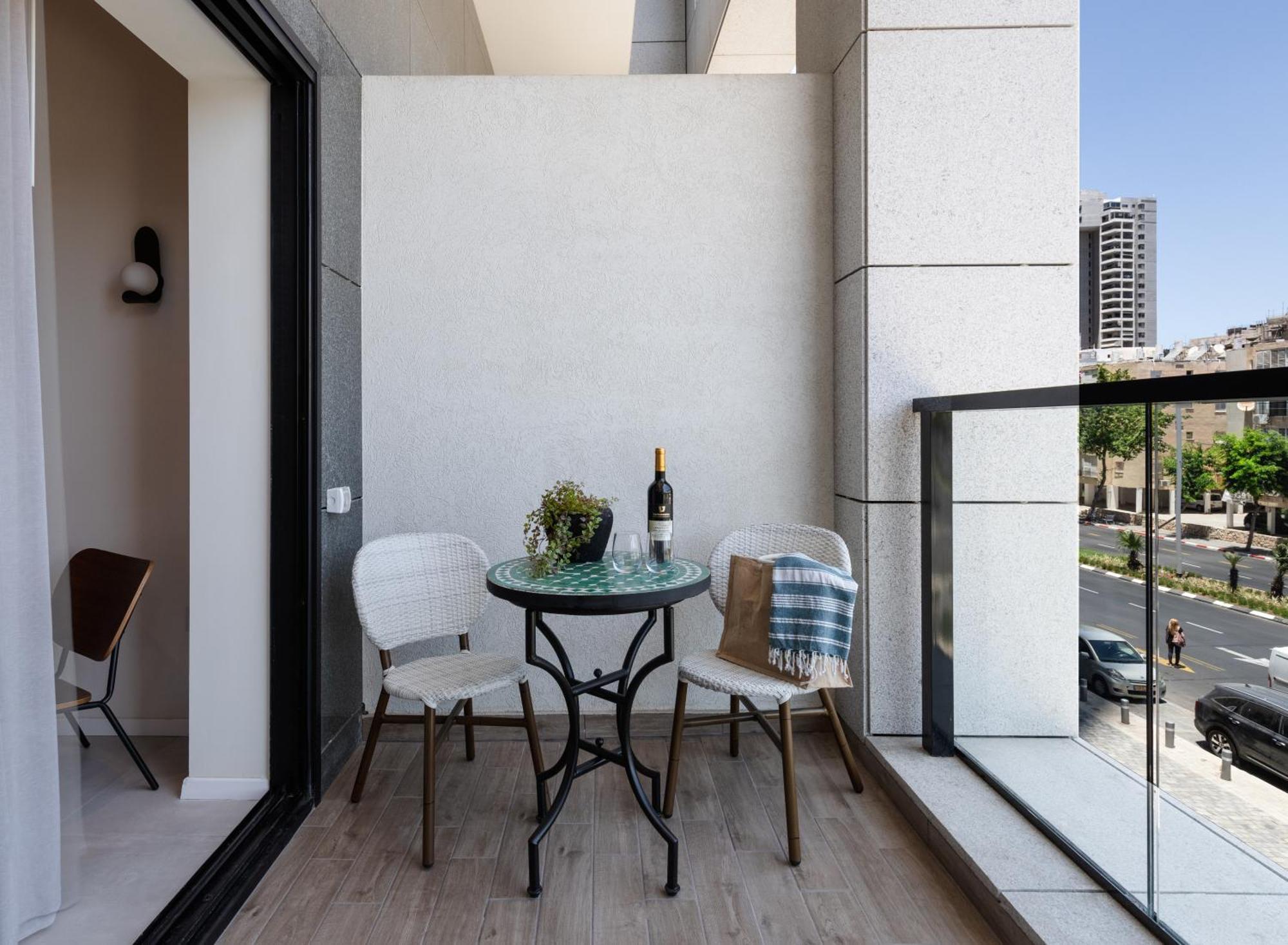 Tayo Studios & Apartments Бат-Ям Екстер'єр фото
